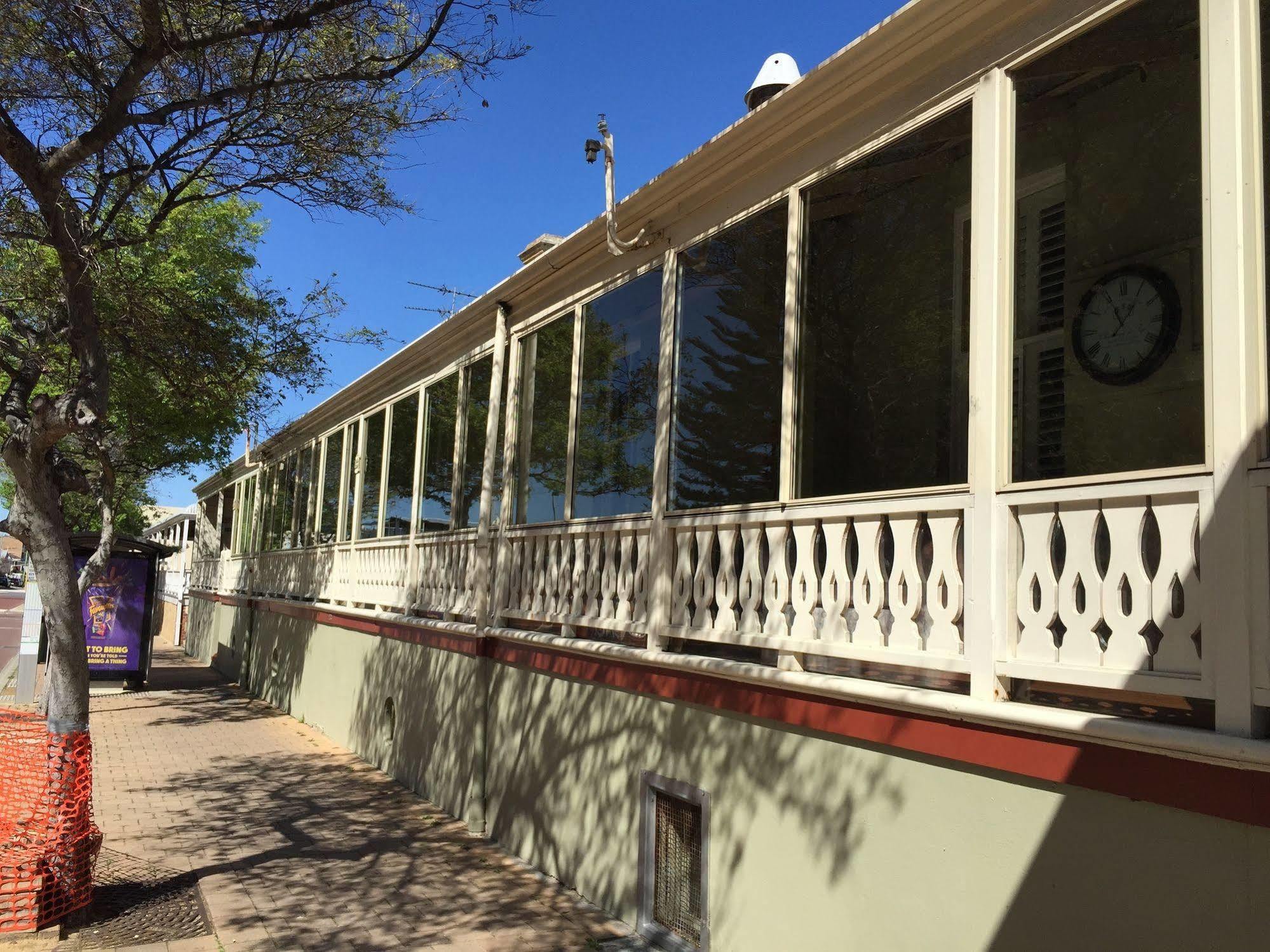 Terrace Central B&B Hotel Fremantle Exterior photo